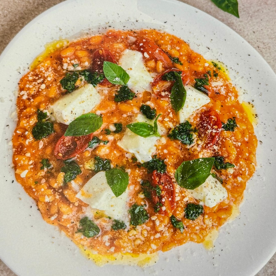 Rezept: Tomaten-Risotto mit Mozzarella und Basilikum